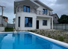 Дом с бассейном в Сочи